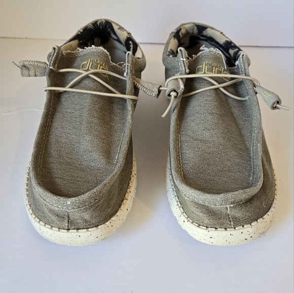 Hey Dude Beige, Comfortable Loafers Size 8 - Picture 2 of 7